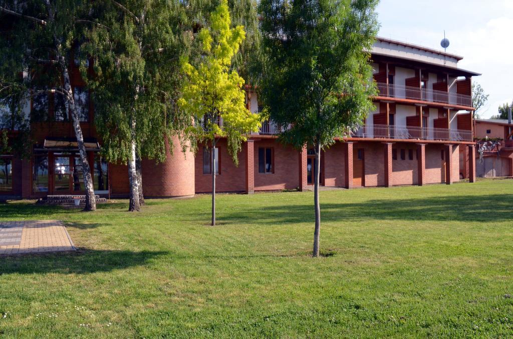 Hotel Holiday Σίοφοκ Εξωτερικό φωτογραφία